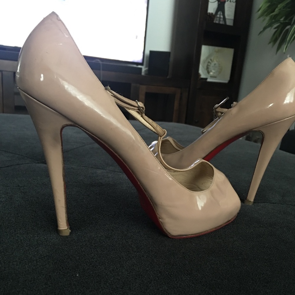 Authentic Christian louboutin nude heels